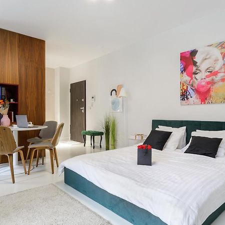 Modern Apartments With Access To The Pool Near Rondo Daszynskiego Station ワルシャワ エクステリア 写真