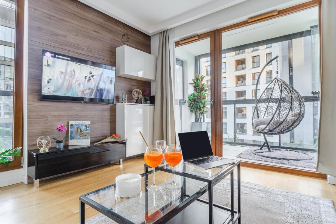 Modern Apartments With Access To The Pool Near Rondo Daszynskiego Station ワルシャワ エクステリア 写真