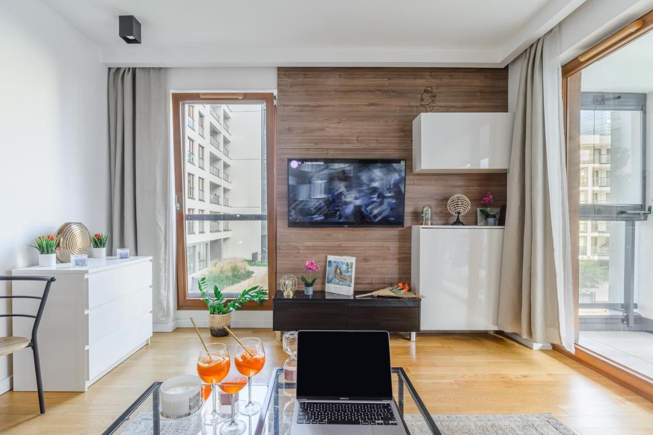 Modern Apartments With Access To The Pool Near Rondo Daszynskiego Station ワルシャワ エクステリア 写真