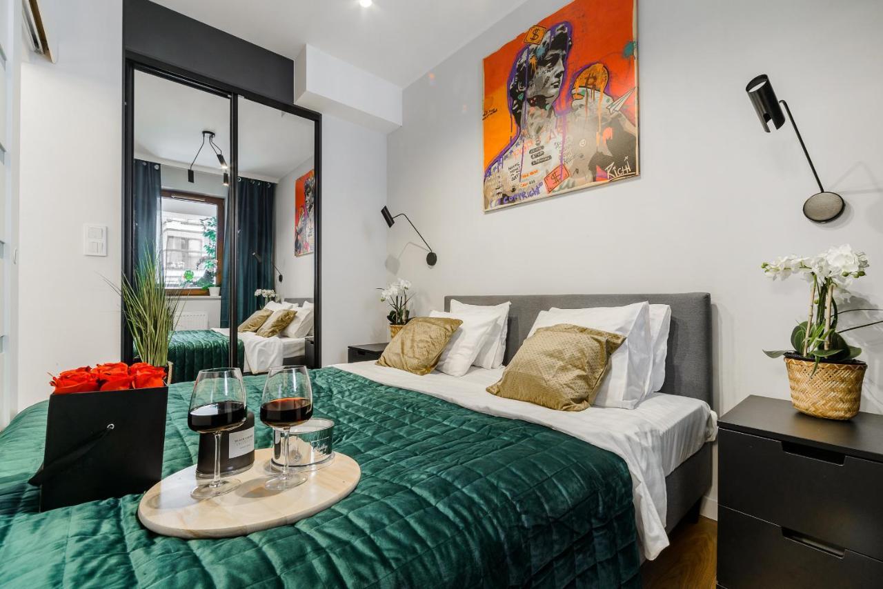 Modern Apartments With Access To The Pool Near Rondo Daszynskiego Station ワルシャワ エクステリア 写真