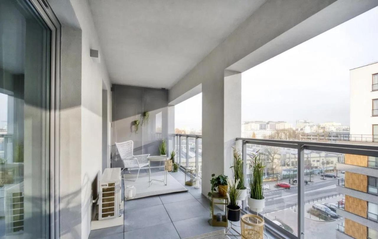 Modern Apartments With Access To The Pool Near Rondo Daszynskiego Station ワルシャワ エクステリア 写真