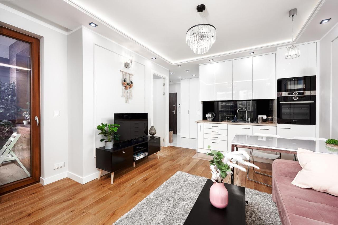 Modern Apartments With Access To The Pool Near Rondo Daszynskiego Station ワルシャワ エクステリア 写真
